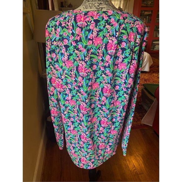 LILLY PULITZER LOW TIDE NAVY BLYTHE LUXLETIC PULLOVER TOP - Picture 2 of 7